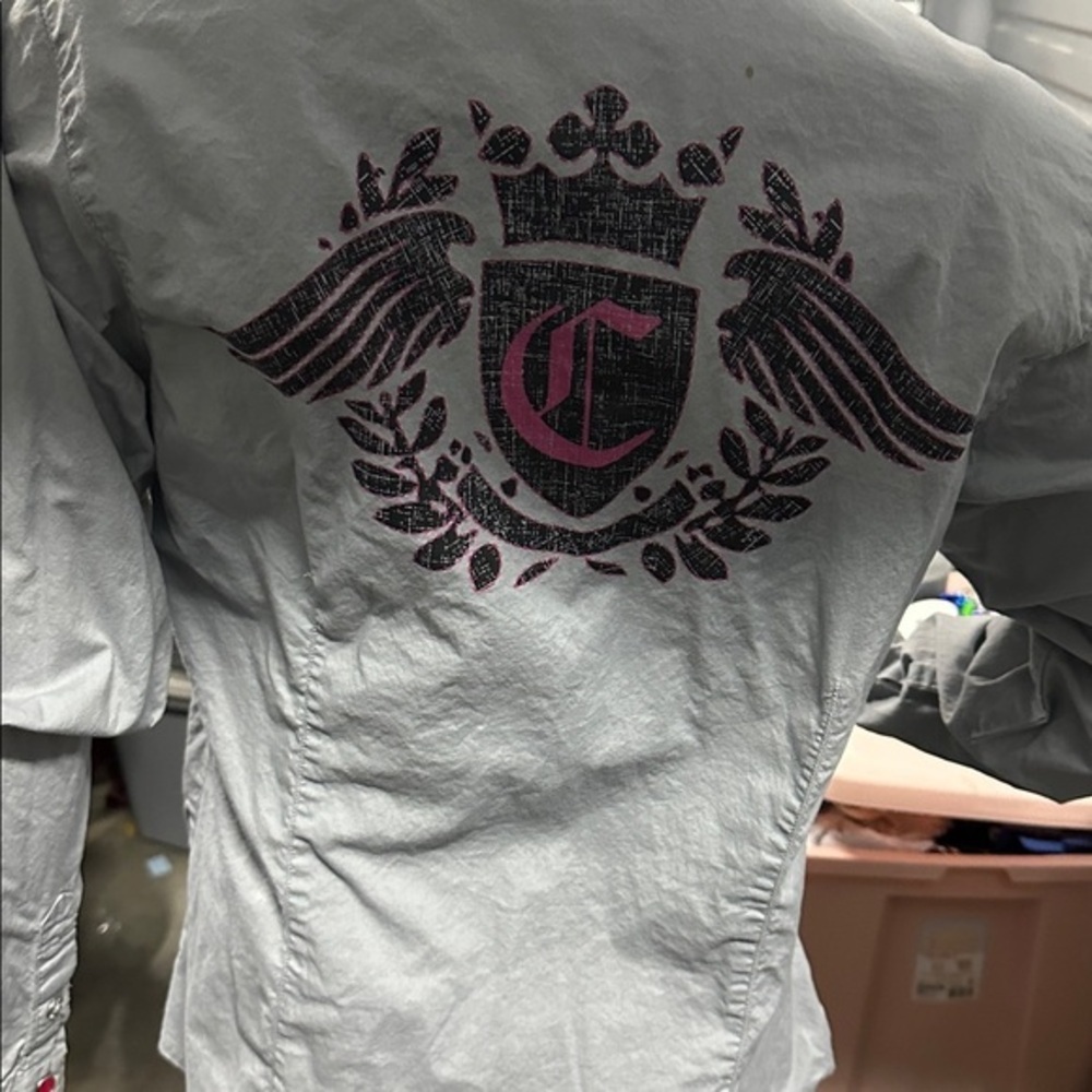 Cruel women’s gray with pink pearl snap shirt size M